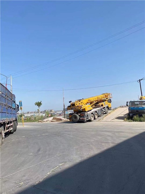 东辽县25吨吊车的租赁价格大概是多少？