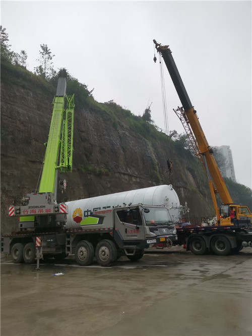 东辽县“不怕风雨冻”—— 吊车的 “恶劣环境适应” 技术